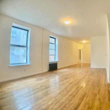 Rent this 3 bed apartment on 820 West 180th Street in New York, NY 10033