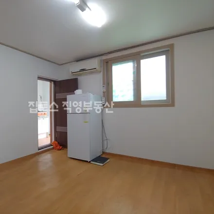 Rent this studio apartment on 서울특별시 관악구 신림동 1613-15
