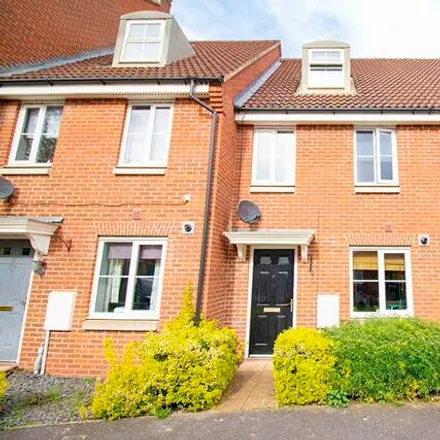 Rent this 3 bed townhouse on Cabinet Close in Dereham, NR19 1GB