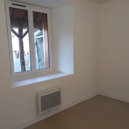 Rent this 2 bed apartment on Allée du Beau Site in 89690 Chéroy, France