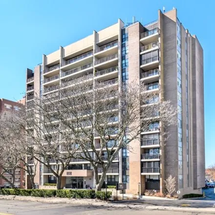 Rent this 1 bed condo on Hayes House in Strawberry Hill Avenue, Glenbrook