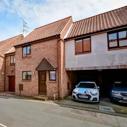 Rent this 3 bed townhouse on Dog and Duck Lane in Beverley, HU17 8BJ