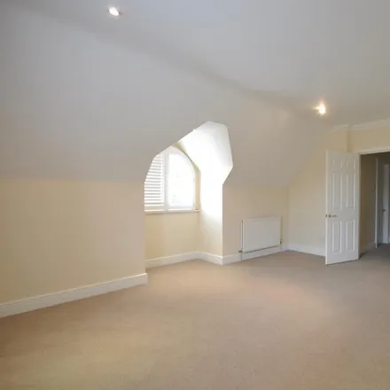 Image 3 - Lime Tree Walk, Virginia Water, GU25 4SW, United Kingdom - House for rent