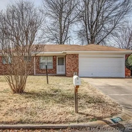 Rent this 3 bed house on 2192 South Hickory Avenue in Broken Arrow, OK 74012
