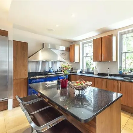Image 4 - Lakes Lane, Beaconsfield, HP9 2LB, United Kingdom - House for sale