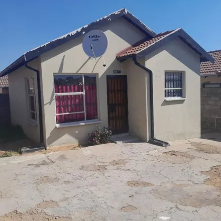 Image 2 - Chute Drive, Fleurhof, Soweto, 1852, South Africa - Apartment for rent