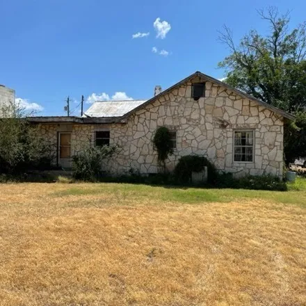Image 3 - 255 South Price Street, Rocksprings, TX 78880, USA - House for sale