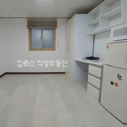 Rent this studio apartment on 서울특별시 관악구 신림동 1432-104