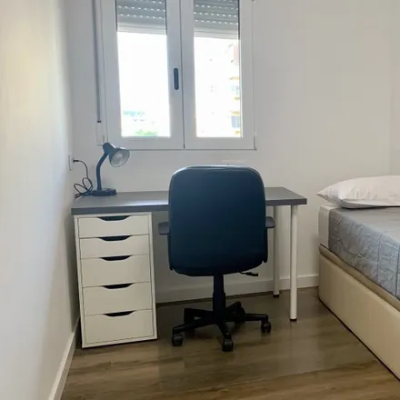 Rent this 3 bed room on Yecla 33 in Carrer de Yecla, 33