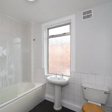 Image 7 - Matthews, 14 Whingate Road, Leeds, LS12 3DS, United Kingdom - House for rent