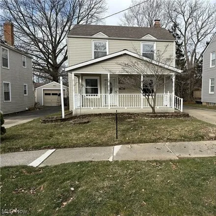 Buy this 3 bed house on 1584 Oakwood Avenue in Akron, OH 44301