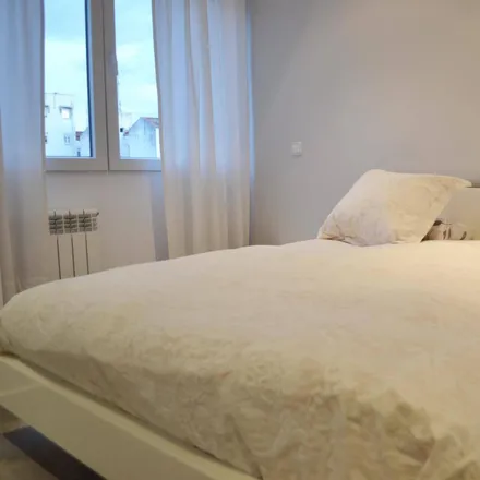 Rent this 2 bed apartment on Madrid in Calle de Fuenterrabía, 6