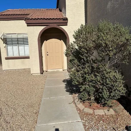 Image 1 - 8346 West Hughes Drive, Phoenix, AZ 85353, USA - Apartment for rent