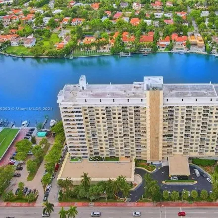 Image 1 - 5500 Block, Miami Beach, FL 33140, USA - Condo for rent