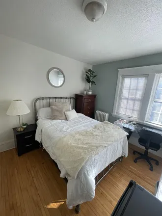 Rent this 1 bed room on 1009 Southeast University Avenue in Minneapolis, MN 55414