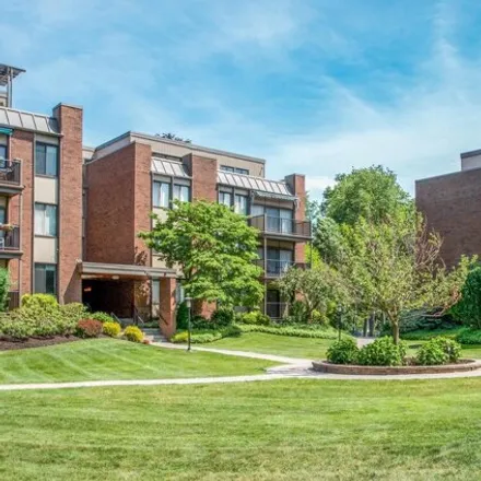 Buy this 3 bed condo on 796 Prospect Avenue in West Hartford, CT 06105
