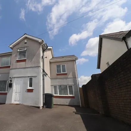 Rent this 5 bed house on Llantarnam Road in Cardiff, CF14 3EG