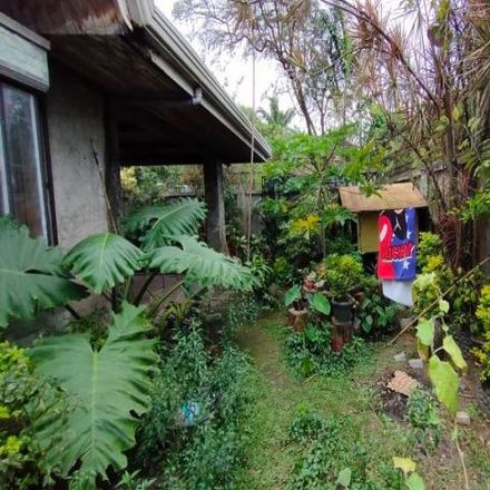 Rent this 5 bed house on B-Gen & Brigen Pharmacy in Lopez Avenue, Batong Malake