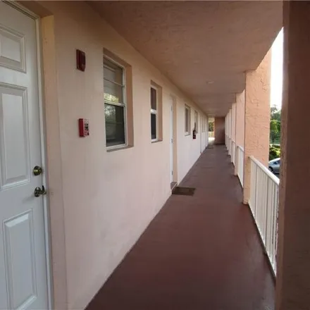 Image 3 - 662 Forest Lakes Boulevard, Collier County, FL 34105, USA - Condo for rent