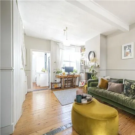 Image 1 - 19 Douro Street, Old Ford, London, E3 2TS, United Kingdom - Townhouse for sale