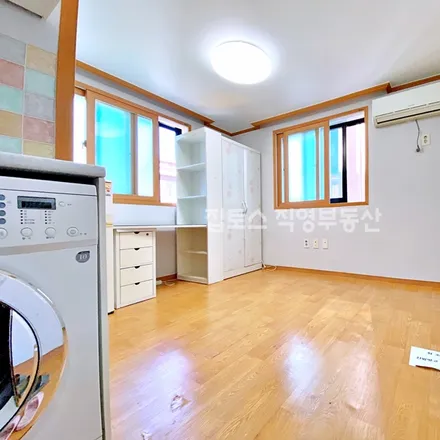 Rent this studio apartment on 서울특별시 관악구 봉천동 738-294
