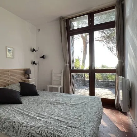 Rent this 3 bed house on Centre d'incendie et de secours de Bormes-Le Lavandou in Chemin Velo de Barque, 83230 Bormes-les-Mimosas