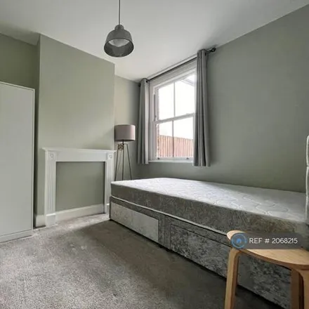 Image 2 - 175 Crownfield Road, London, E15 2AS, United Kingdom - House for rent