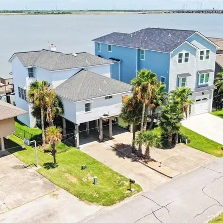 Image 3 - 1334 Outrigger Street, Tiki Island, Galveston County, TX 77554, USA - House for sale