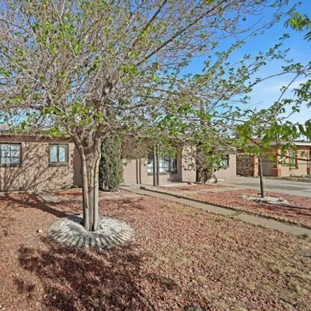 Image 3 - 468 De Vargas Drive, El Paso, TX 79905, USA - House for sale