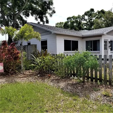 Rent this 2 bed house on 3820 2nd Avenue North in Saint Petersburg, FL 33713