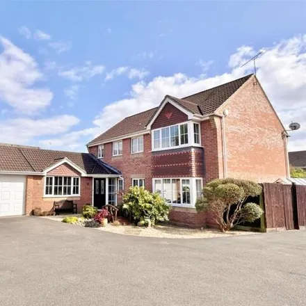 Buy this 5 bed house on Field Place in Verwood, BH31 7PR