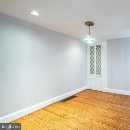 Image 5 - 2038 Pine Street, Philadelphia, PA 19110, USA - Townhouse for sale