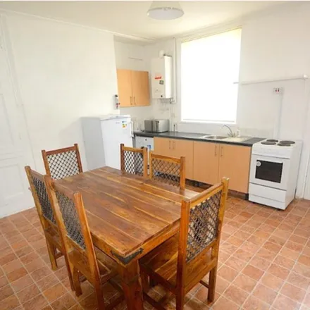 Rent this 7 bed townhouse on Back Brudenell Mount in Leeds, LS6 1HU