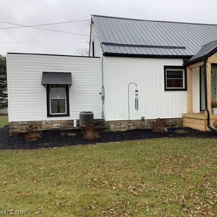 Image 4 - 10422 Columbus Road Northeast, Marlboro Township, OH 44641, USA - House for sale