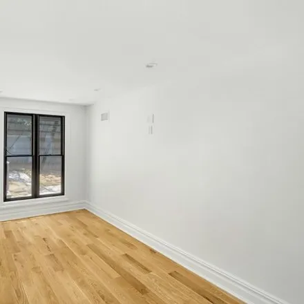 Image 4 - 726 Chauncey Street, New York, NY 11207, USA - House for rent