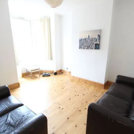 Rent this 3 bed townhouse on Woodholm Road/Ecclesall Road South in Woodholm Road, Sheffield
