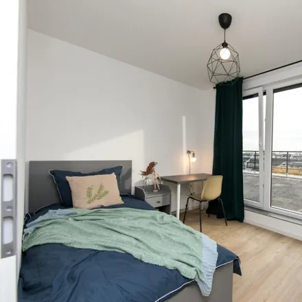 Rent this 6 bed room on Bismarckstraße 106 in 10625 Berlin, Germany