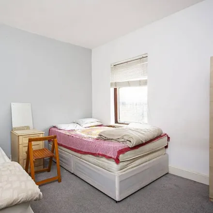 Image 1 - 93 Harold Road, London, E13 0SG, United Kingdom - Apartment for rent