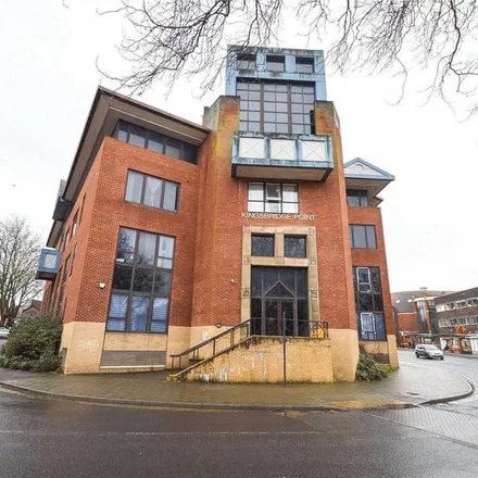 Rent this 2 bed apartment on Clarence Street in Swindon, SN1 2DJ