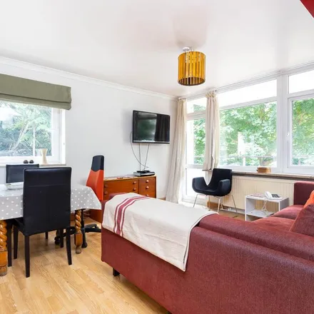 Rent this 2 bed apartment on Morville House in Fitzhugh Grove, London