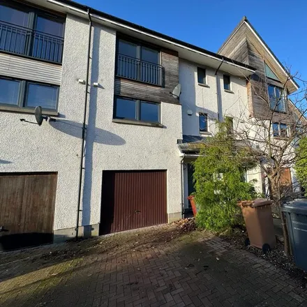 Rent this 4 bed townhouse on 12 Dudhope Gardens in Dundee, DD3 6TX