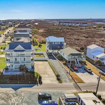 Buy this 5 bed house on 905 Broadway Avenue in Surf City, NC 28445