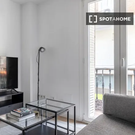 Rent this 2 bed apartment on Ibercaja in Calle de Jaén, 29039 Madrid