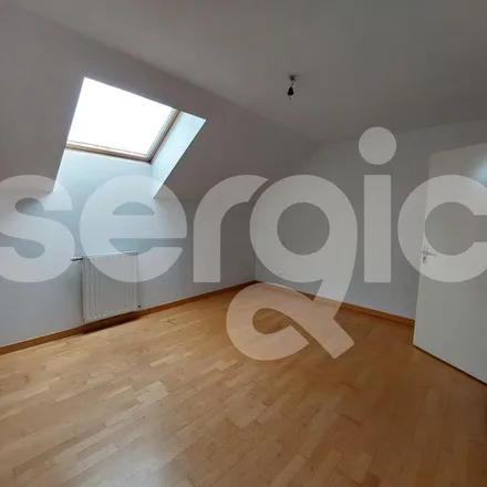 Rent this 6 bed apartment on 89B Rue des Pavillons in 44000 Nantes, France