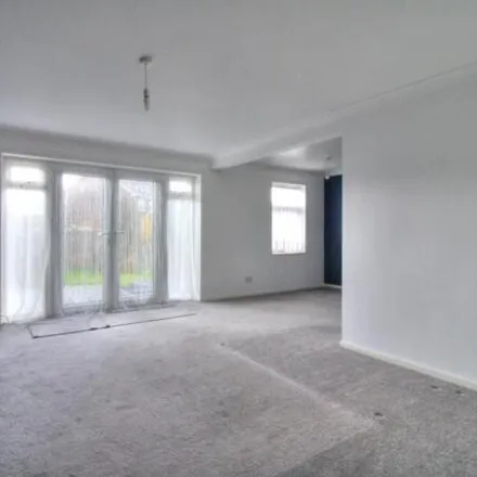 Image 7 - The Upway, Basildon, SS14 2JA, United Kingdom - Townhouse for sale