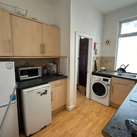Image 5 - Beechwood Terrace, Leeds, LS4 2NG, United Kingdom - Apartment for rent