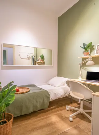 Rent this 4 bed room on Carrer de Villarroel in 176, 08001 Barcelona