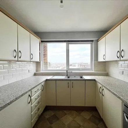 Image 5 - Broadway West, Leigh on Sea, SS9 2DA, United Kingdom - Apartment for rent