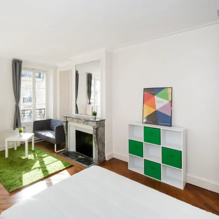 Image 2 - 64 Rue Rambuteau, 75003 Paris, France - Room for rent