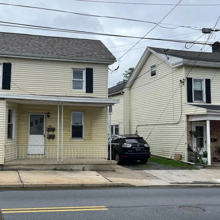 Buy this studio townhouse on 426 Dock Street in Schuylkill Haven, Schuylkill County